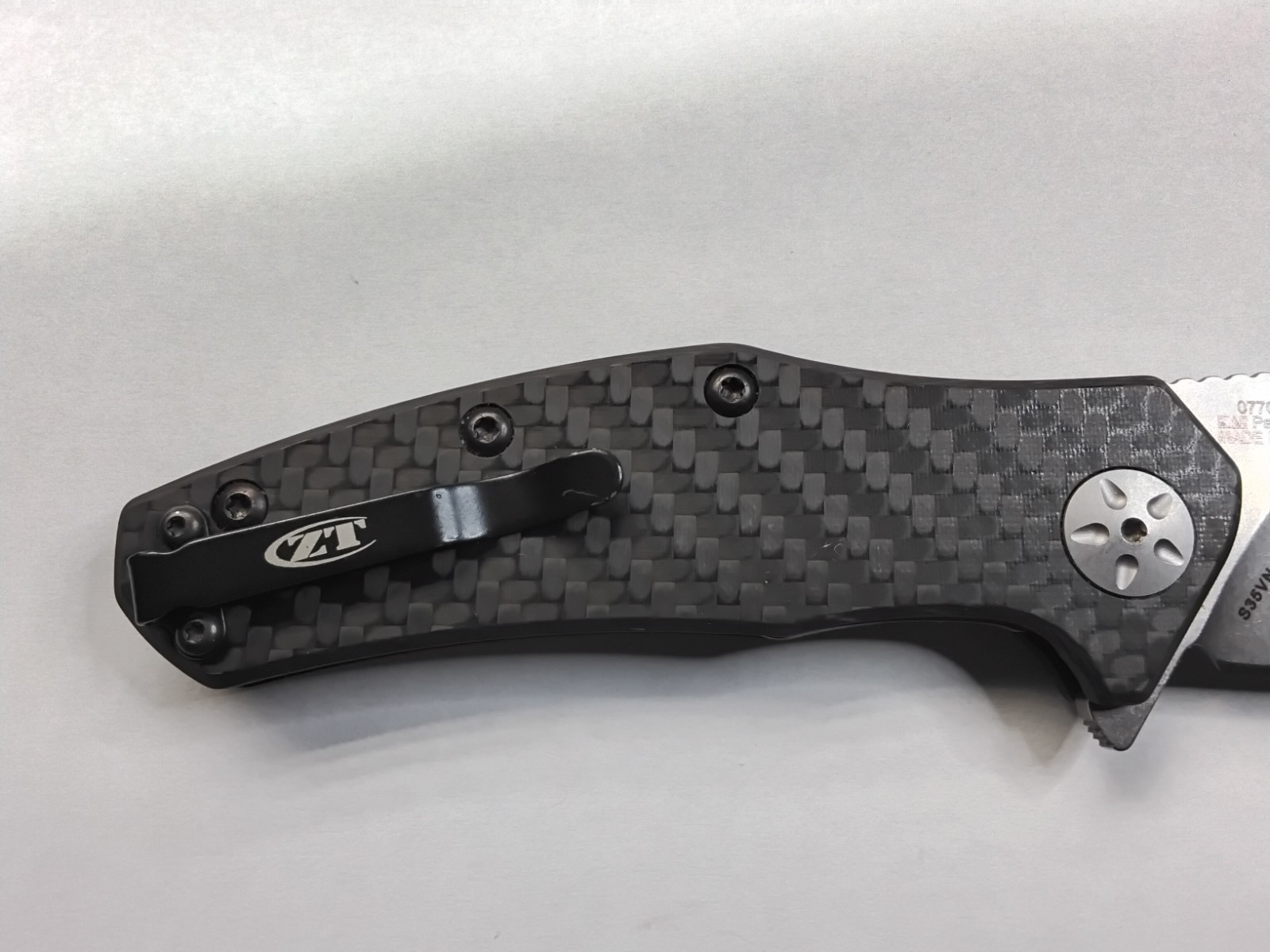 Zero Tolerance ZT 0770CF – Excellent Condition – Carbon Fiber – Original Box