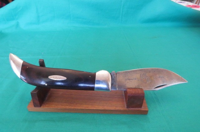Vintage Case XX P172 Buffalo Wood Folding Hunter Knife