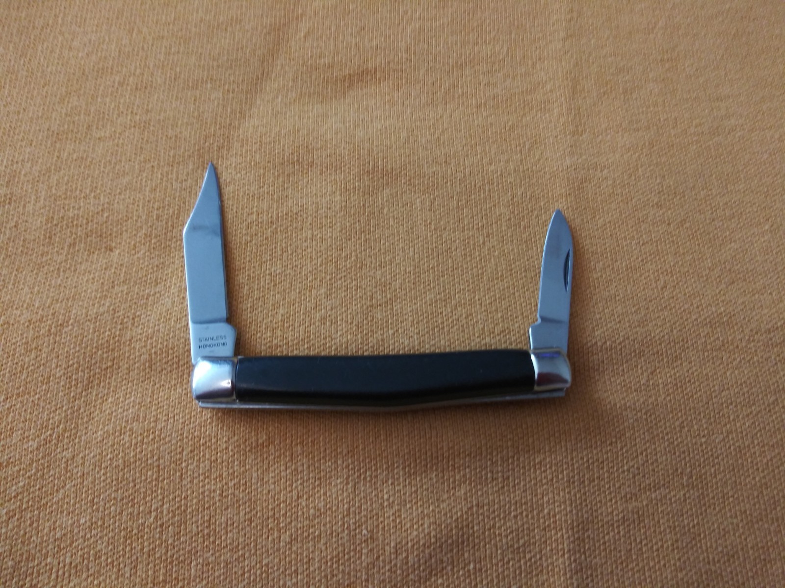 Sabre Knife Made in Hong Kong 637 Two-Blade Smooth Black Handles Pocket Knife
