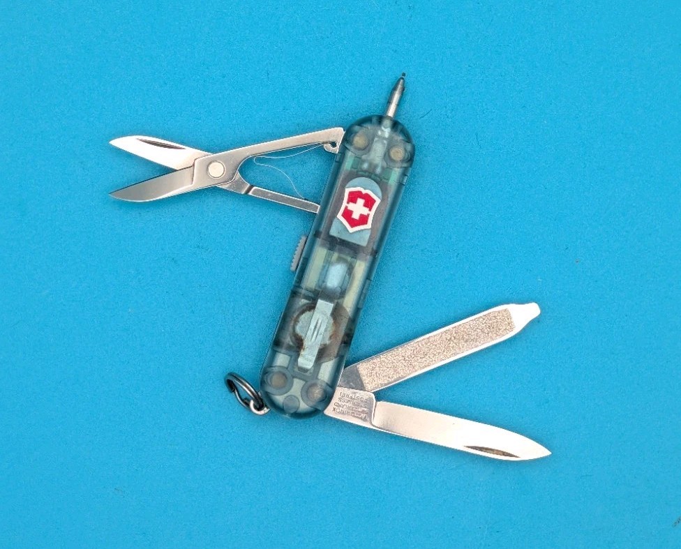 Victorinox Signature Lite Teal Swiss Army Knife! 58mm, Red BRIGHT LED!