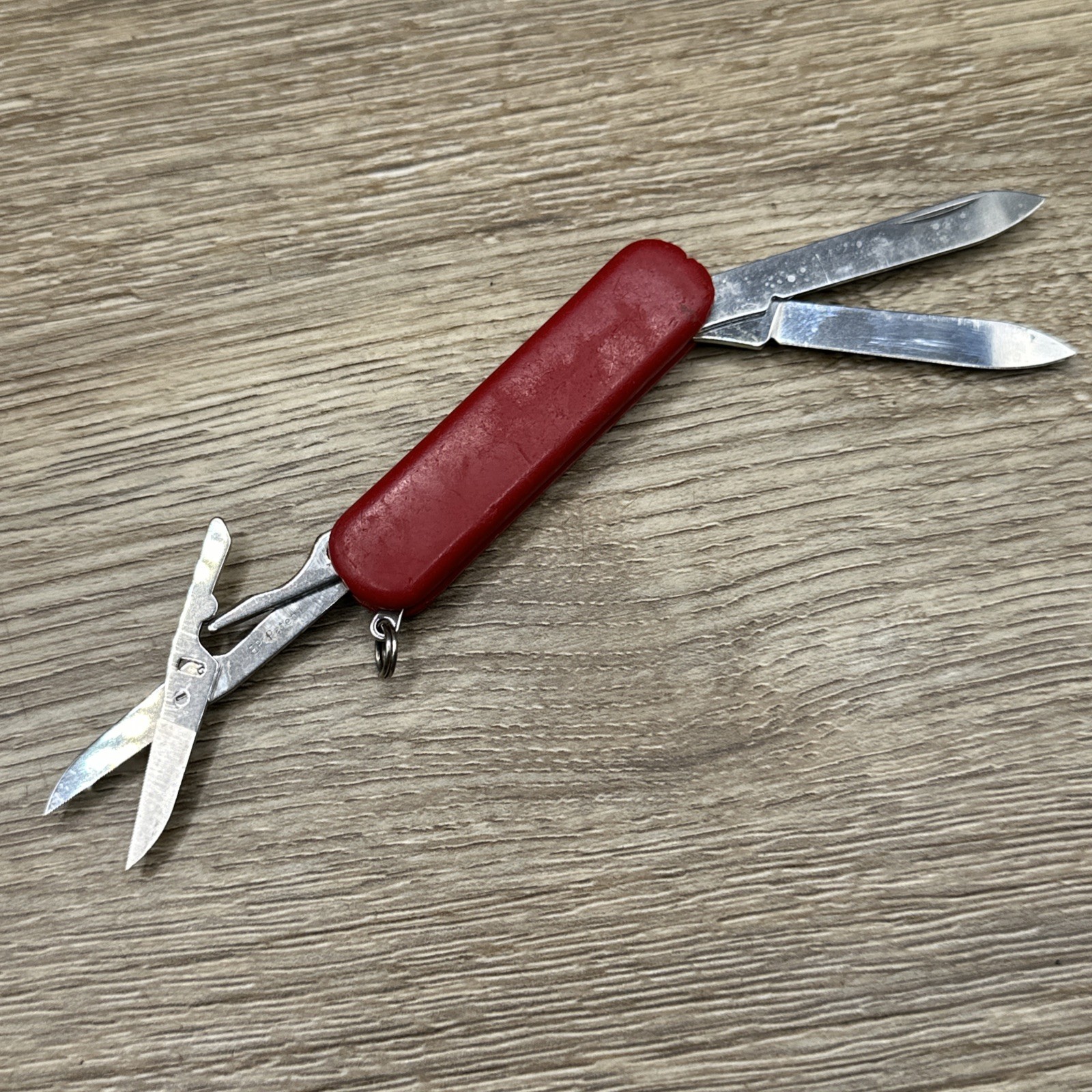 Wenger Swiss Army Knife Esquire Red Scissors, Blade, Nail File (please read)