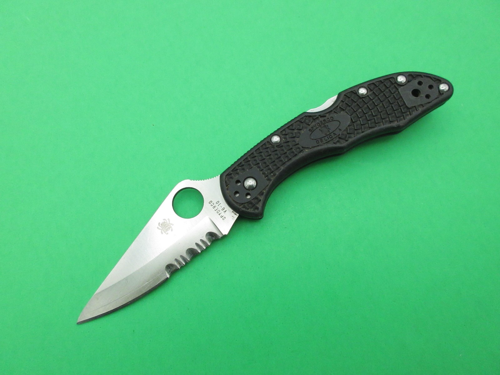 Spyderco Delica 4 VG-10 Combo Edge Folding Pocket Knife Japan