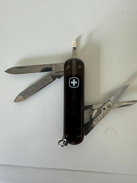 Victorinox Compact Wenger Swiss Army Knife 7 Functions Black Brand New