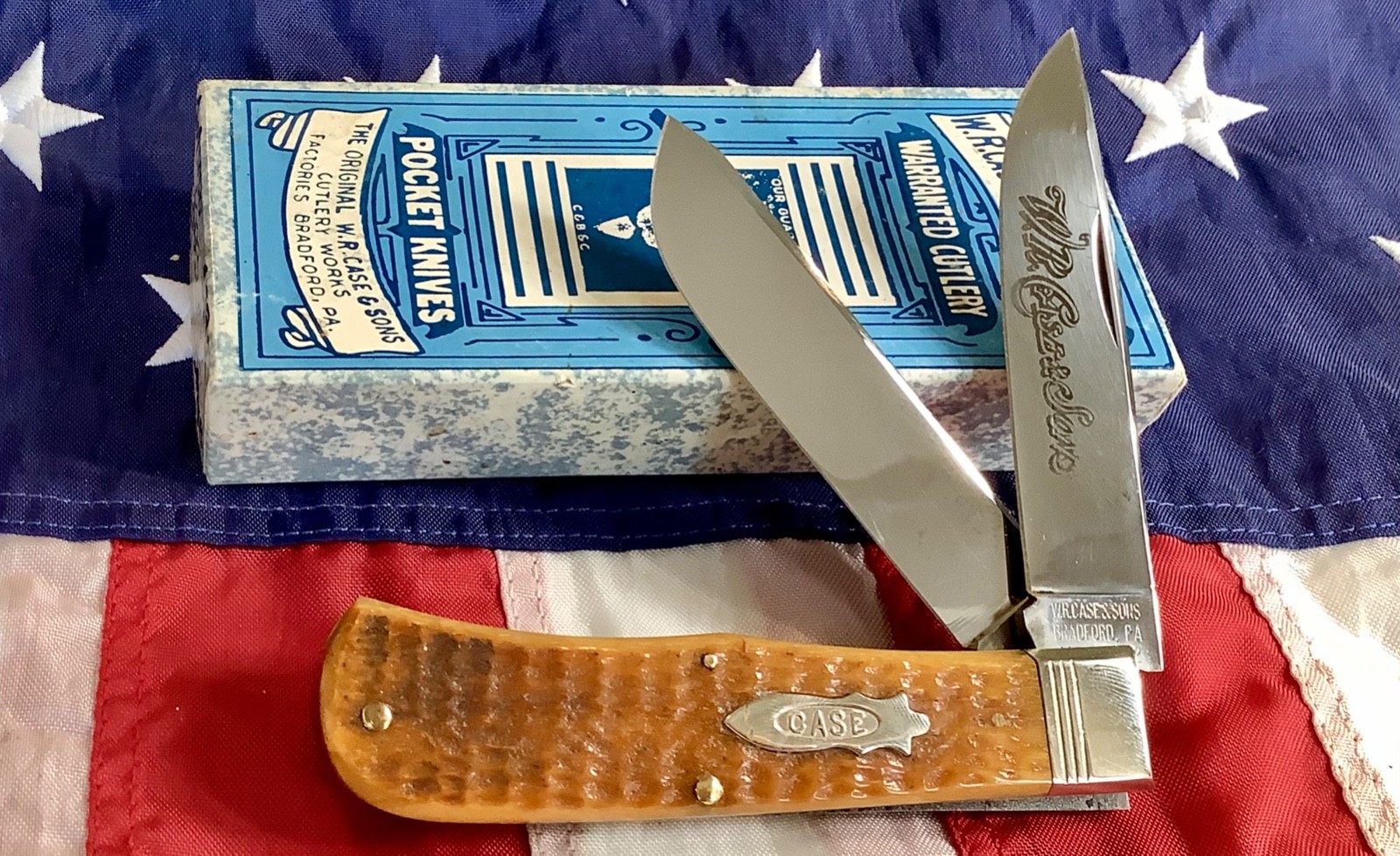 Case xx Case Classic 1992 Large Trapper, mdl# 6223, w/ Honey Brown Bone Handles