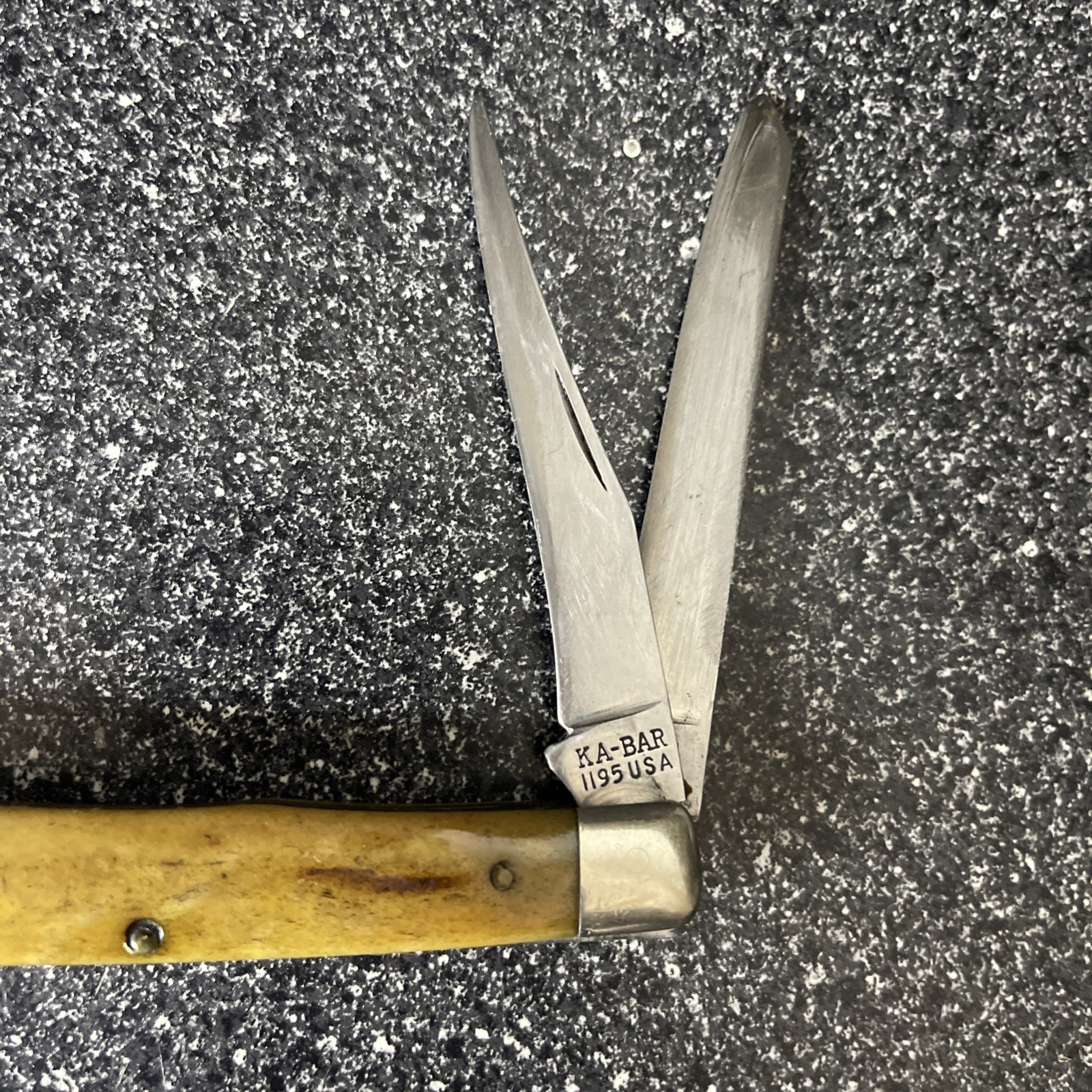 Vintage K-Bar 1195 2 blade fold out pocket knife