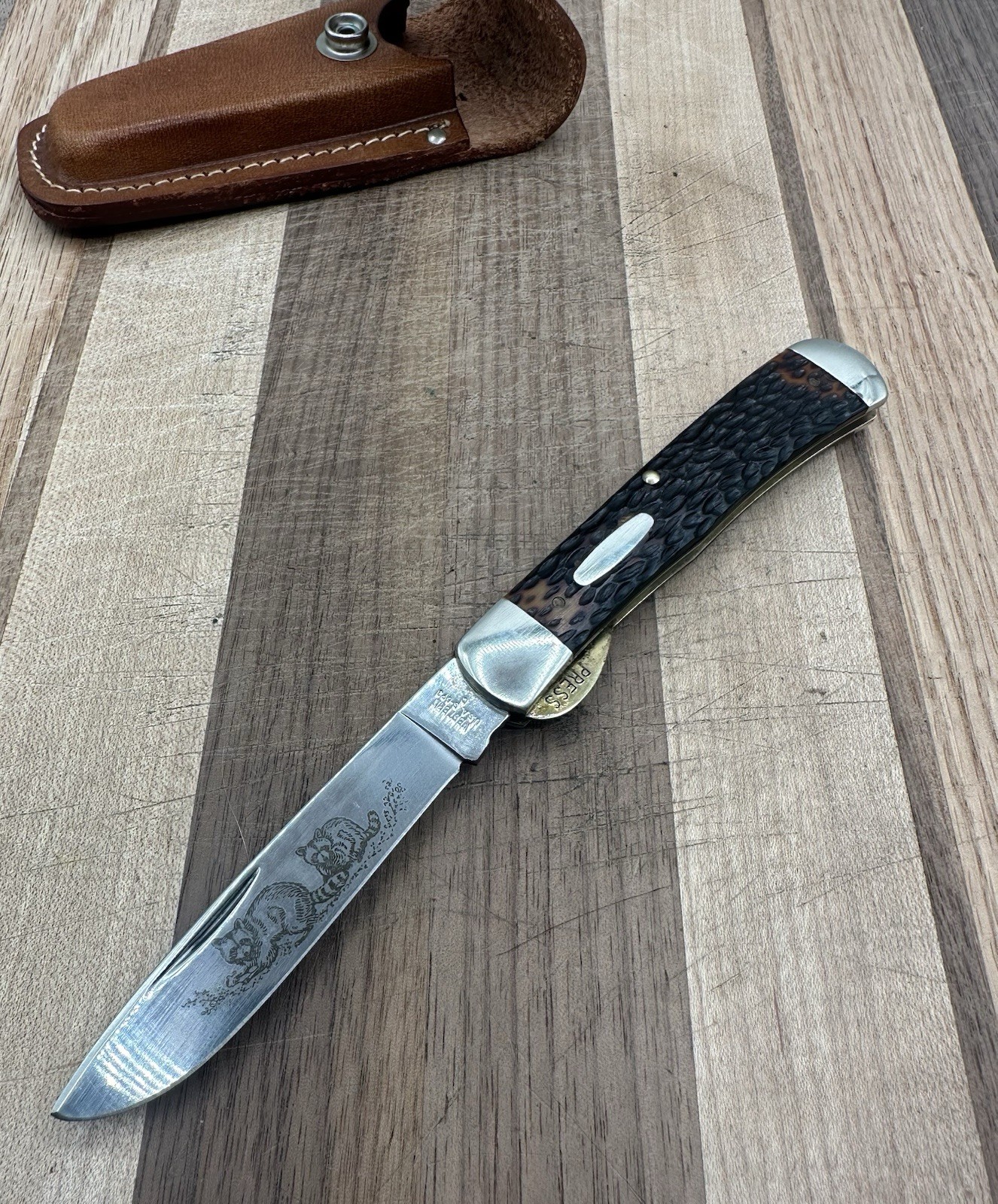 Western Cutlery S-693 C Locking Hunter Raccoon Etch w/ Original Belt Pouch 1979