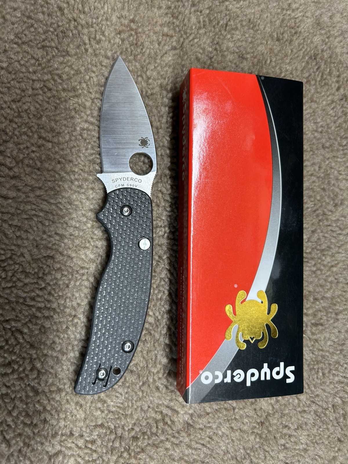 Spyderco Sage 6 Button Lock SPRINT RUN – Black Carbon Fiber Handle / Satin Blade