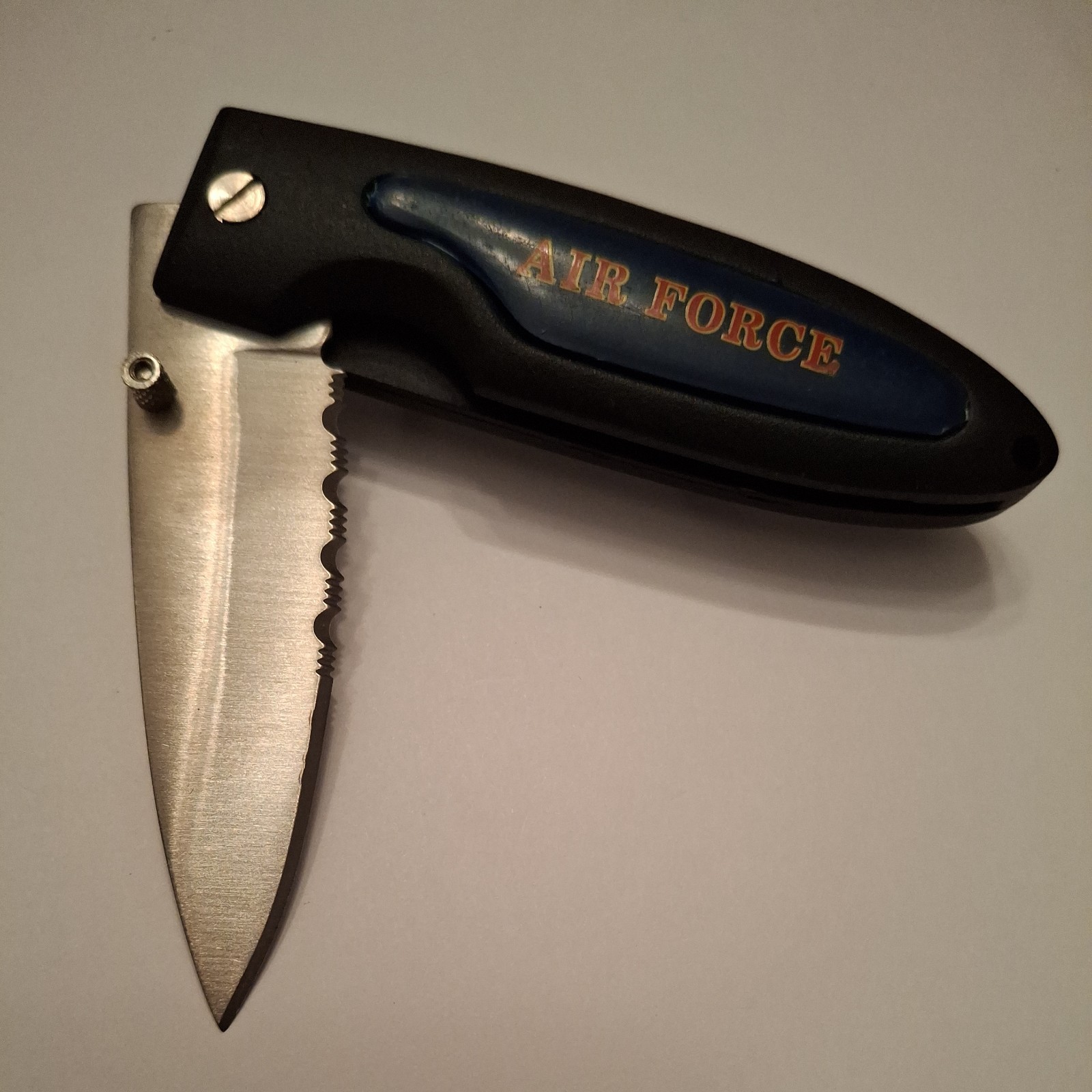 Air Force Pocket Knife 3 5/8″ Cast Alum w/Rubber insert Handle. Pocket Clip