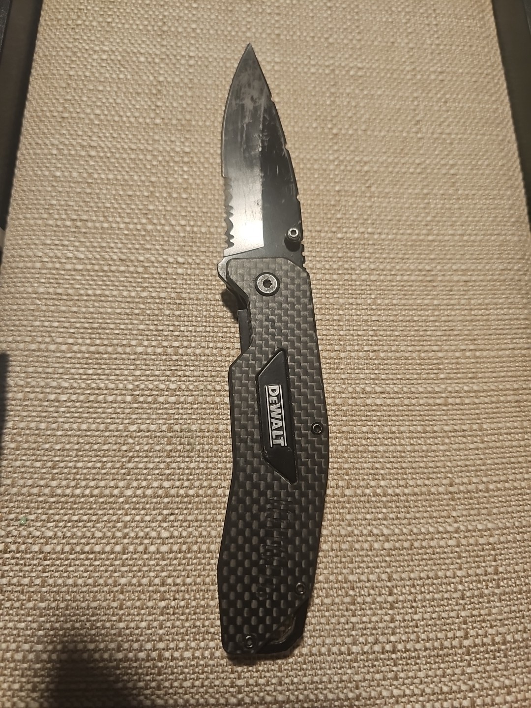 DeWalt 8-in. Heavy Duty Carbon Fiber Folding Pocket Knife, Gray/Black