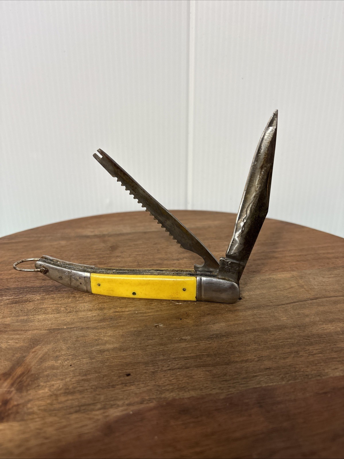 VTG SABRE 624 COMBINATION KNIFE AND FISH SCALER