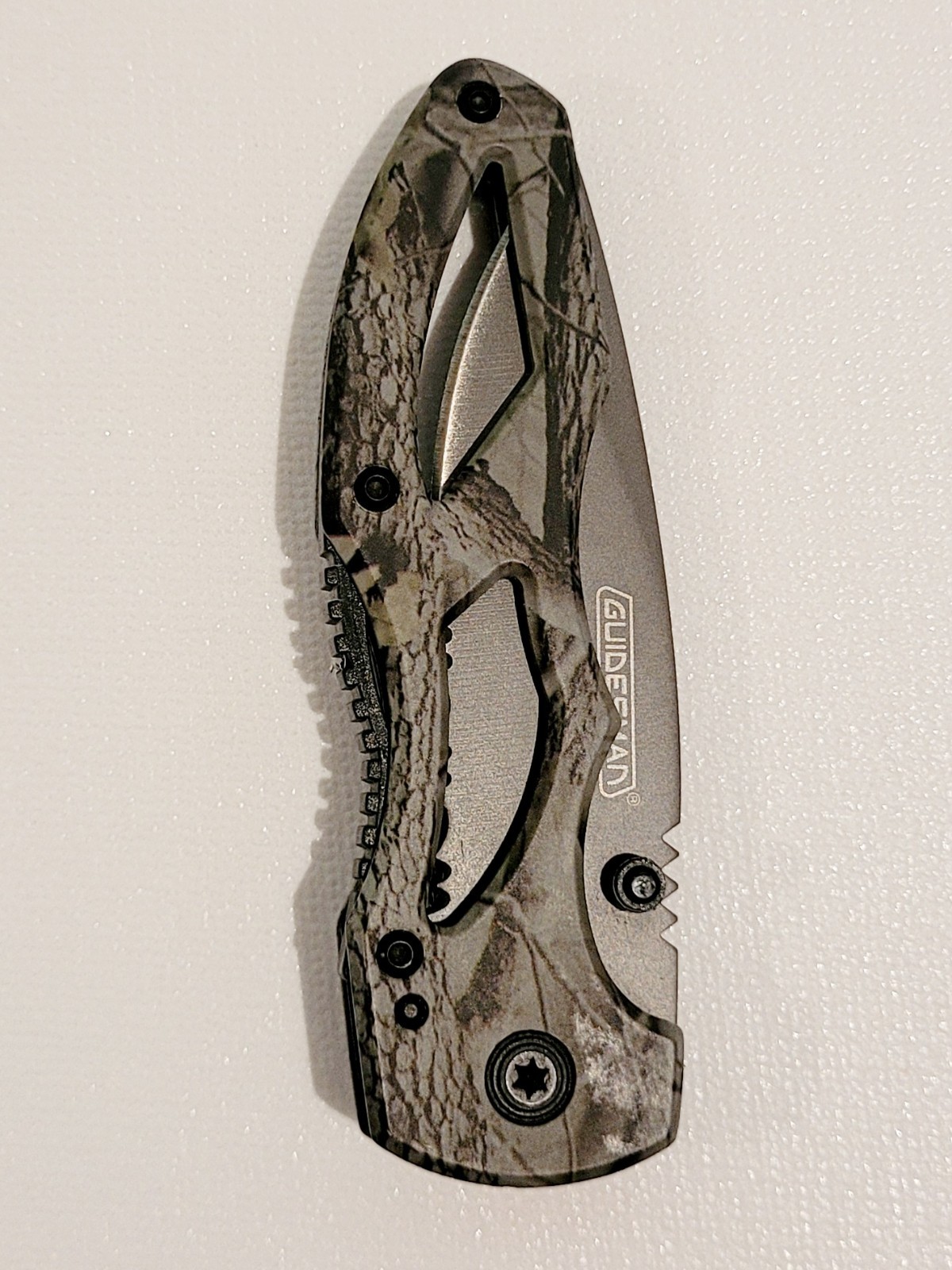 GUIDESMAN CAMO STAINLESS STEEL LOCKBACK KNIFE W/POCKET CLIP–7″ LONG–3″ BLADE