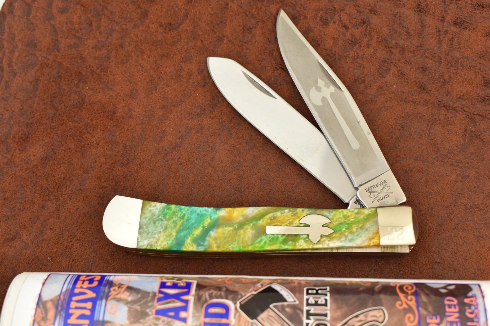 BATTLE AXE MADE IN USA BASS ACRYLIC DELRIN FULL SIZE TRAPPER KNIFE (27402)