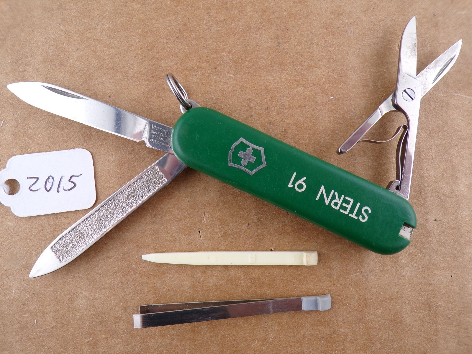 Victorinox Classic (not SD) Swiss Army Knife – Forest Green – Very Good