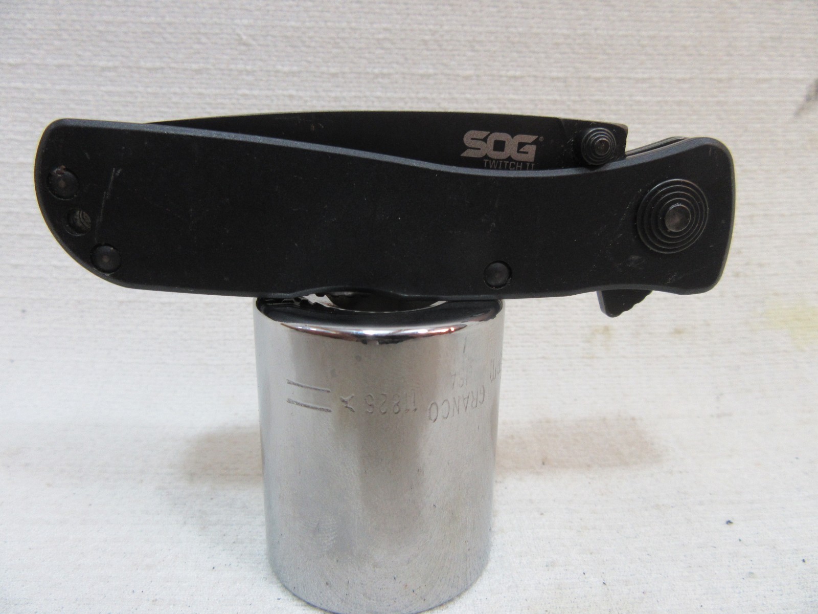 SOG Black Twitch II Knife Assisted Open Lockback – 2.5” Blade