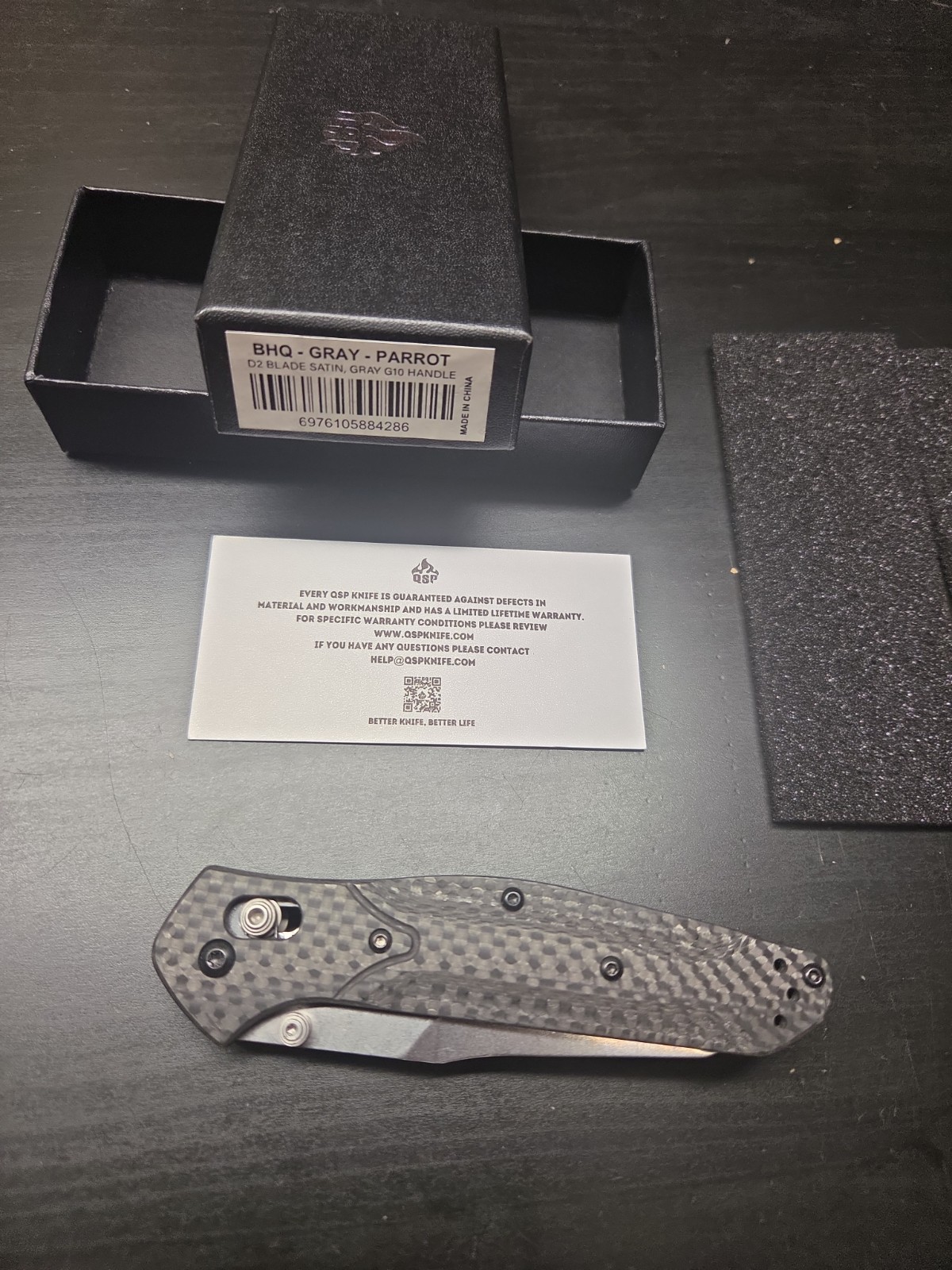 QSP Knife Folding Knife 3.5″ D2 Blade Satin Gray G10 Parrot