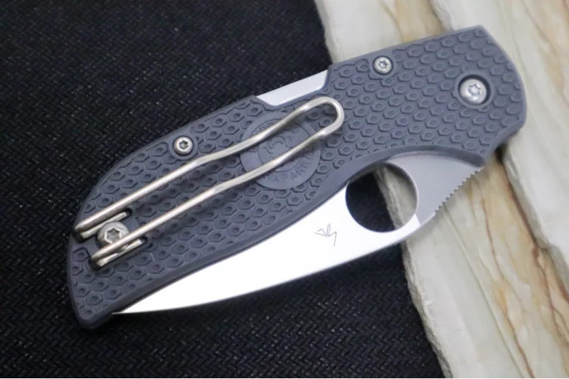 SPYDERCO CHAPARRAL LIGHTWEIGHT FOLDING KNIFE GRAY FRN CTS-XHP SERRATED C152SGY