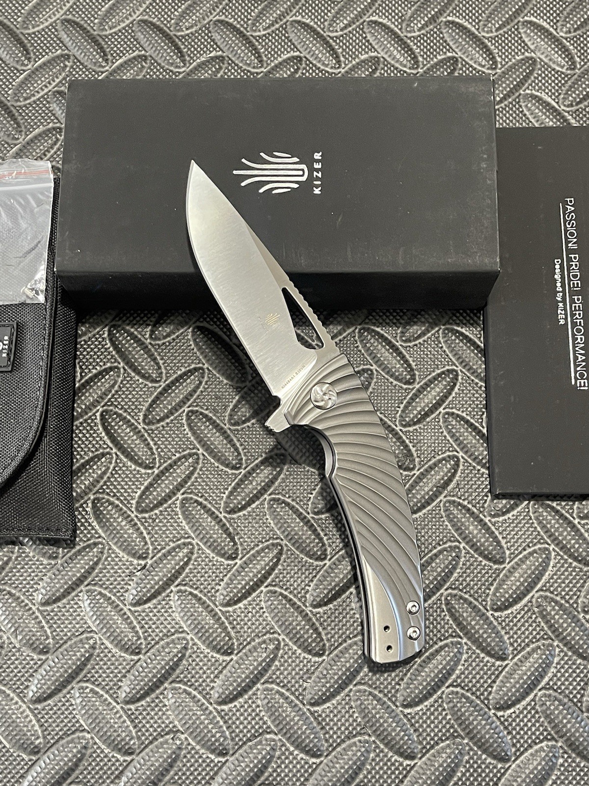 Kizer Knives – Kyre – Milled Titanium Scales w/ a S35VN Blade.