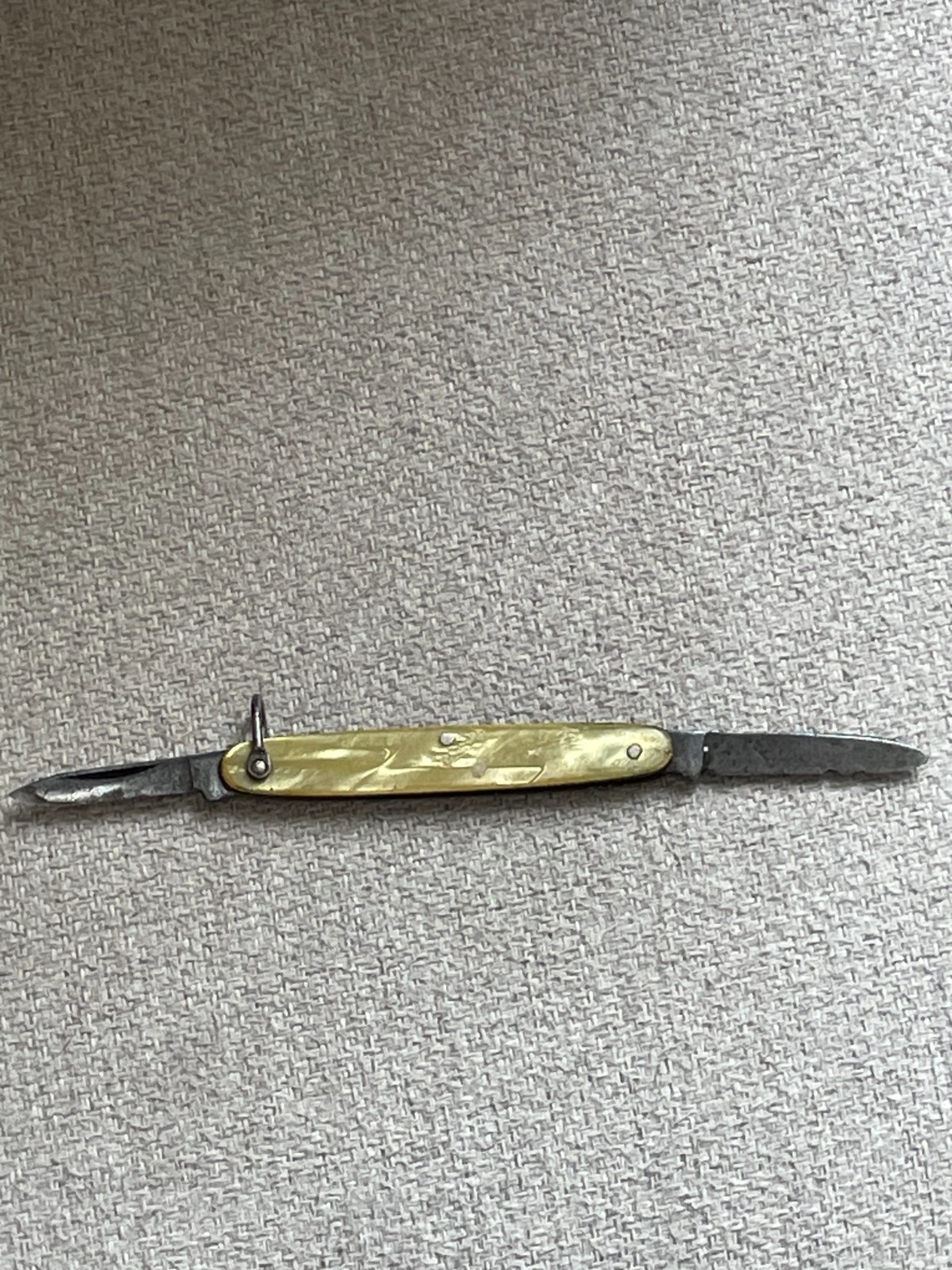 VINTAGE KUTMASTER MOTHER OF PEARL HANDLE 2 BLADE SMALL POCKET KNIFE NY USA