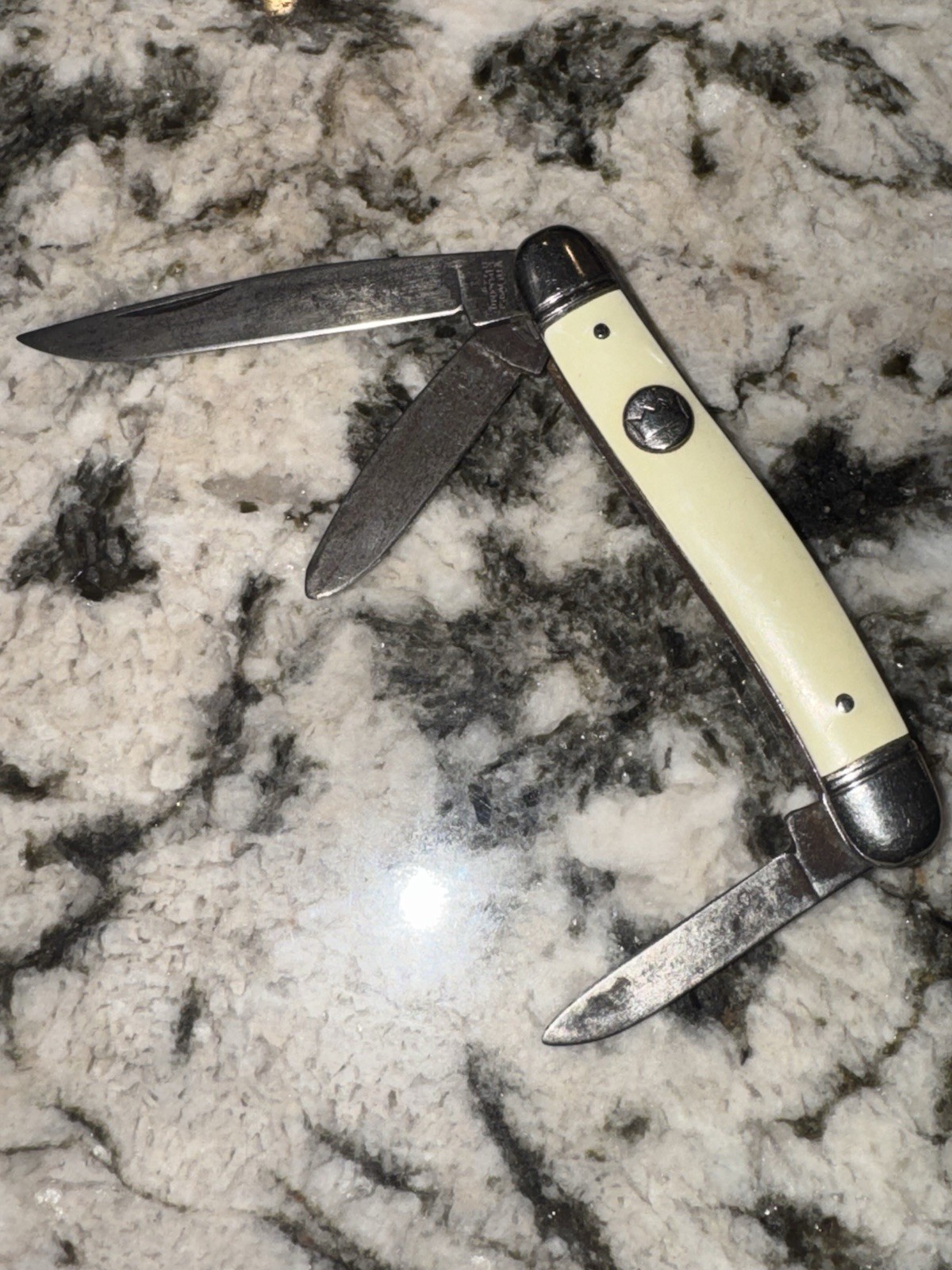 Vintage Imperial Prov RI USA 3 Blade Stockman Pocket Knife Cream Delrin Handles