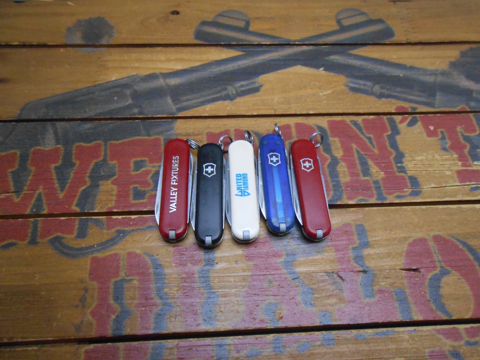 Lot of 5 Assorted Victorinox Classic SD Swiss Army Knives 58mm with & w/o ads