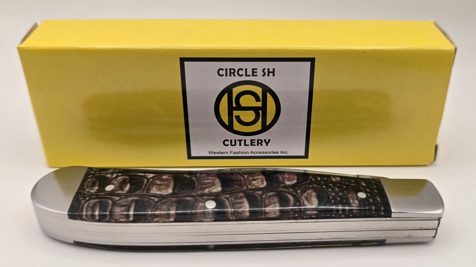 Circle SH Cutlery Model OK309 Acrylic Gator Print Trapper Knife – New in Box