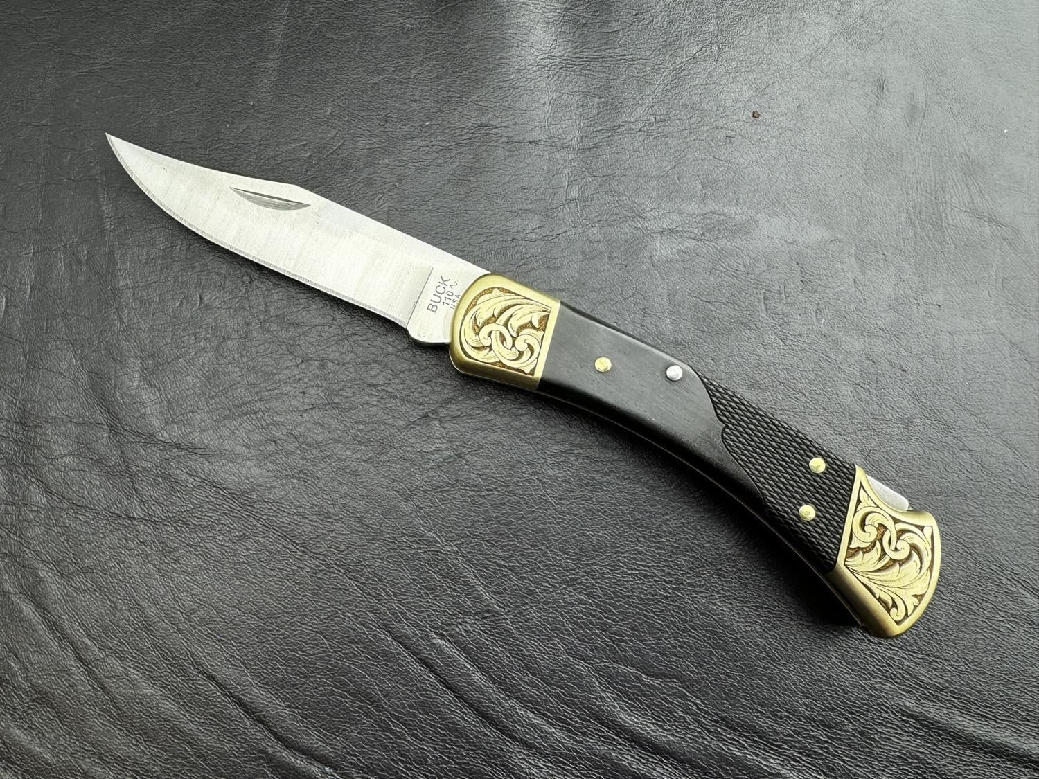 Buck 110 Folding Knife – The Engraver – ALTAMONT® Engraved – Deep Relief Scroll